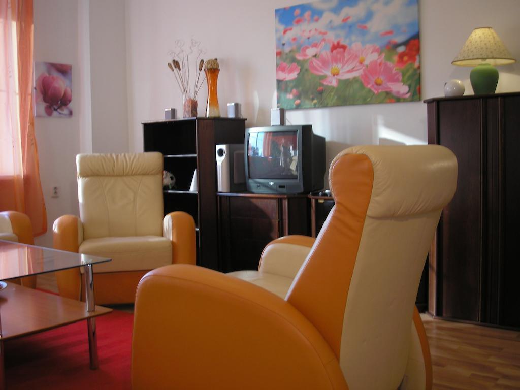 Apartment Accommodation Up To 17 Bratislava Extérieur photo