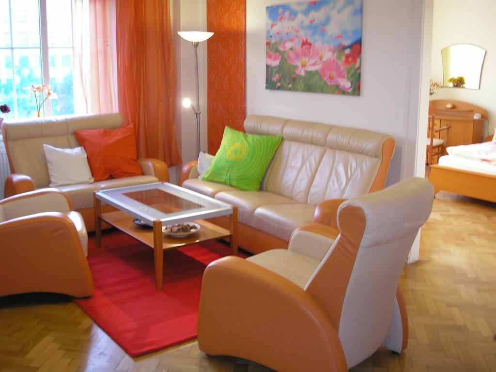 Apartment Accommodation Up To 17 Bratislava Extérieur photo