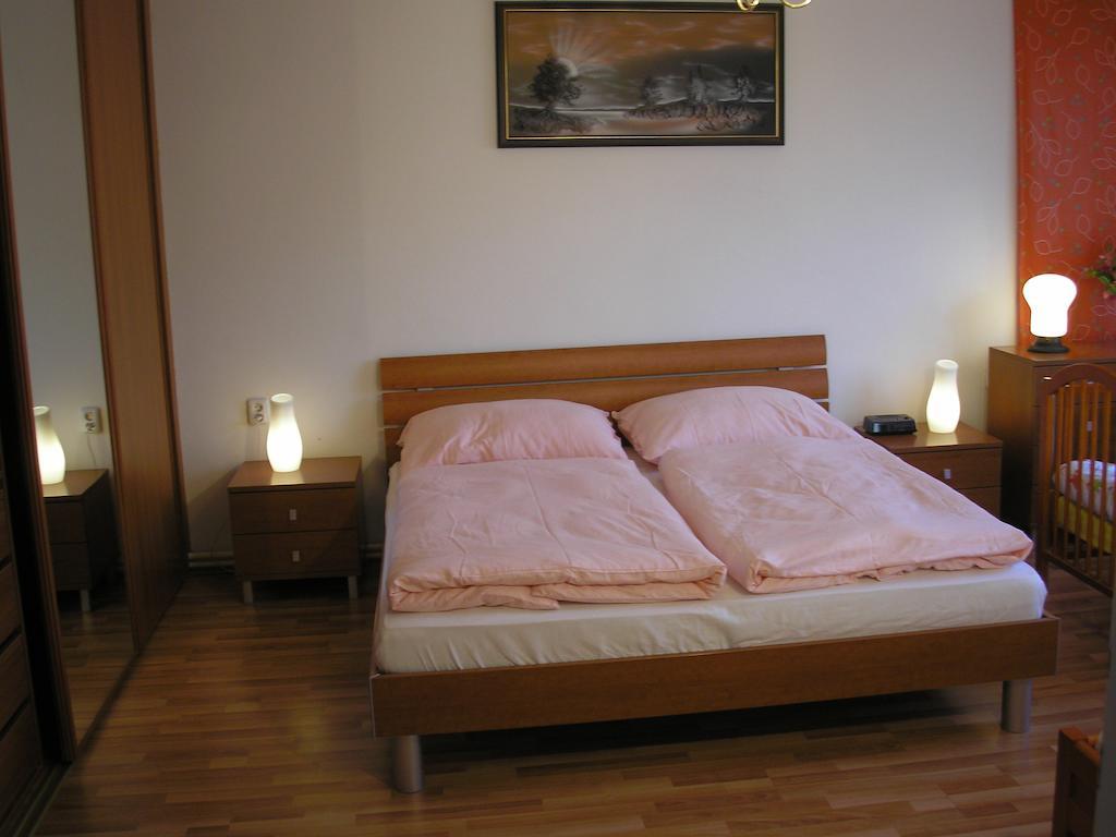 Apartment Accommodation Up To 17 Bratislava Extérieur photo